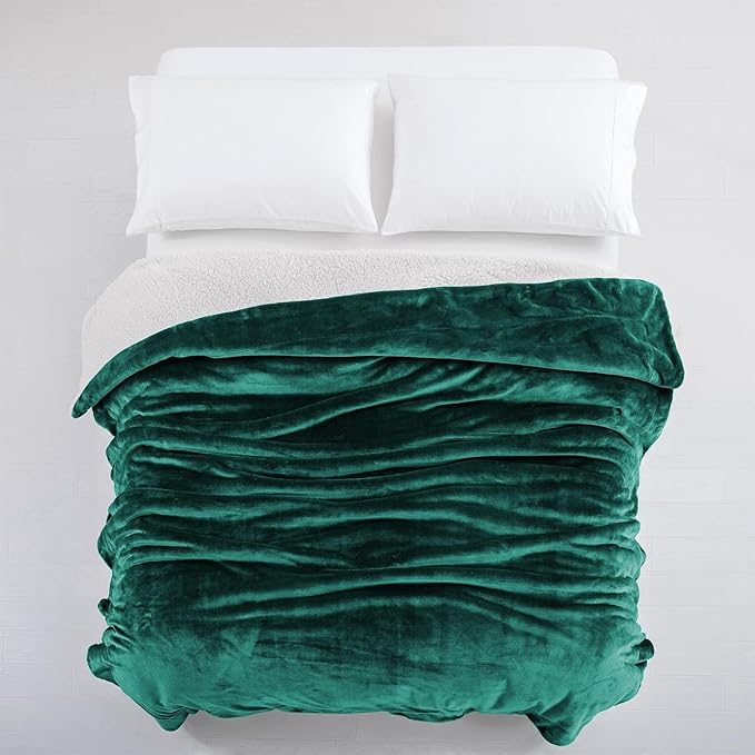 IR Imperial Rooms Sherpa Fleece Throw Blanket for Couch - Soft and Fuzzy Emerald Green Blanket for Winter - Reversible Thick and Warm Fluffy Throw Blankets for Bed, Camping and Travel, 50x60 Inches